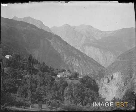 Paysage montagneux (Hautes-Alpes)